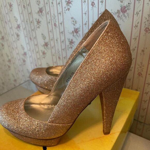 Go Max Adala Women's Size 7 Gold Sparkly Glitter Platform Pumps 5” Heels NEW - Picture 2 of 14
